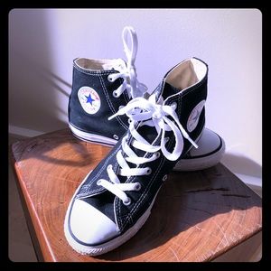 Black converse hightops 👟 like new
